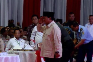 Hormat Prabowo kepada Try Sutrisno