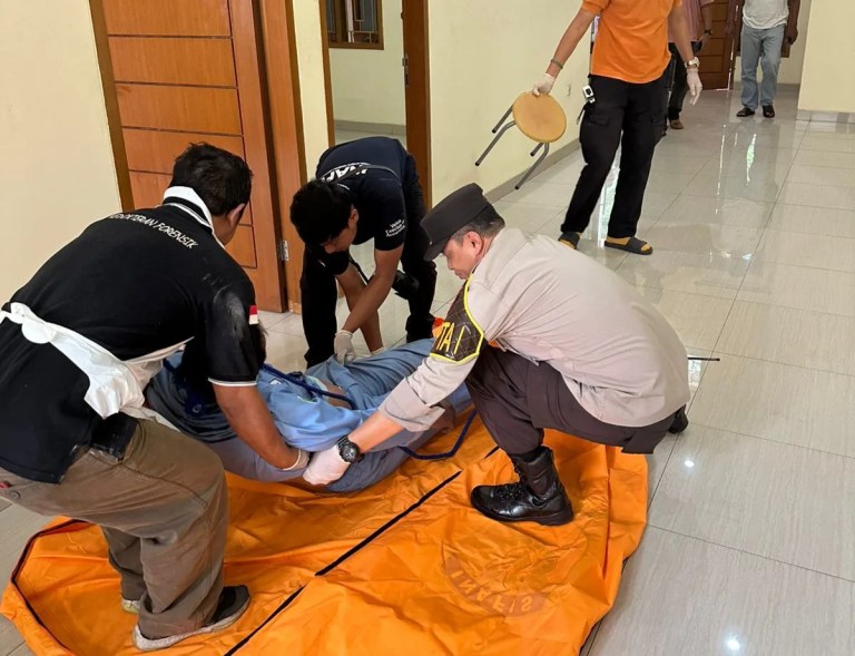 Meninggal Dunia Dalam Kondisi Gantung Diri Di Sebuah Rumah