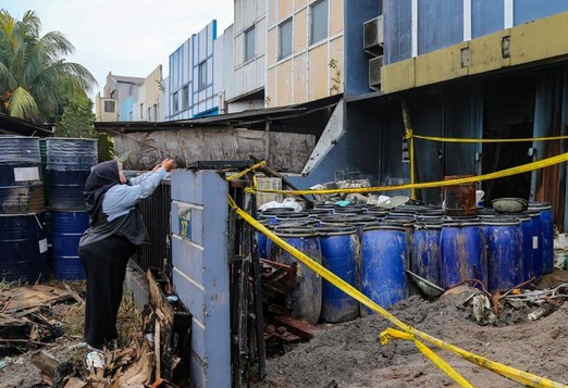 Inilah Gudang Pestisida Yang Cemari Cisadane