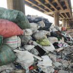 Diduga Dikelola Ilegal, Kolong Tol Angke 2 Jadi Tempat Sampah dan Parkir Truk